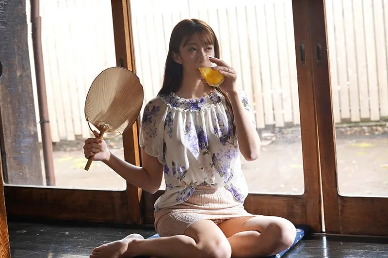 Mùa hè buồn chán ở quê nện bà xã nhà đối diện thiếu thốn vì lấy gã chồng già